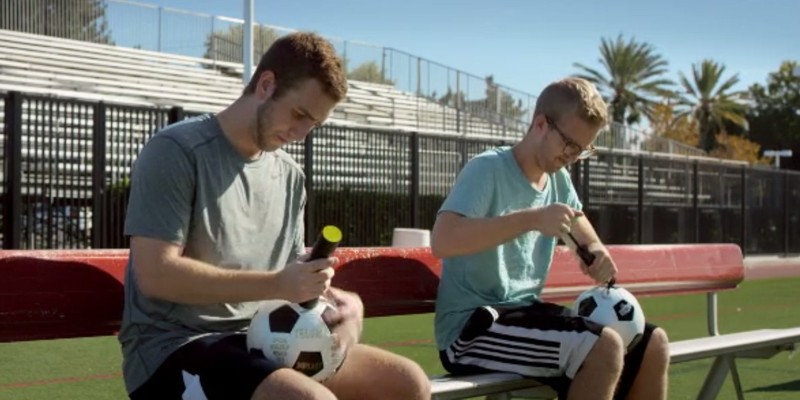 サッカーボールを最適な空気圧にする自動空気入れ Torrx トレックス Kickstarter Fan