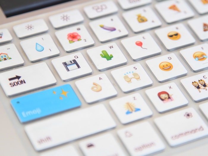 アメリカ人が作った絵文字が打てるキーボードカバー Emoji Keyboard Kickstarter Fan