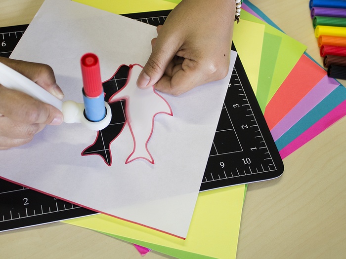 ペンとカッターナイフが合体 色つきペンで切り抜き絵を作る Shapeshark シェープシャーク Kickstarter Fan