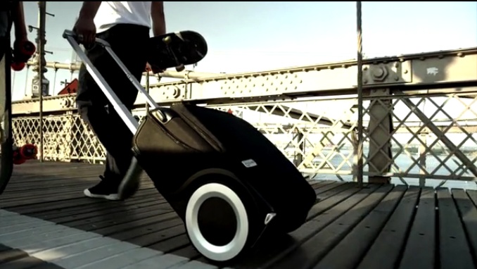 大きな車輪で段差もスムーズに動けるスーツケース、7600万円集める G-RO | Kickstarter fan!