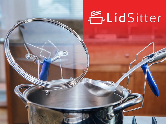 鍋ぶたの置き場所に困る…そこで鍋のふちにフタをクリップ | LidSitter(リッドシッター) | Kickstarter fan!